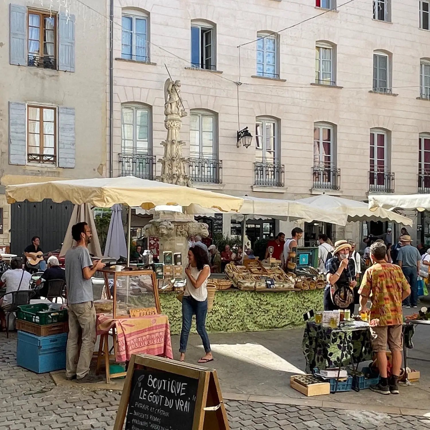 market day in Forcalquier