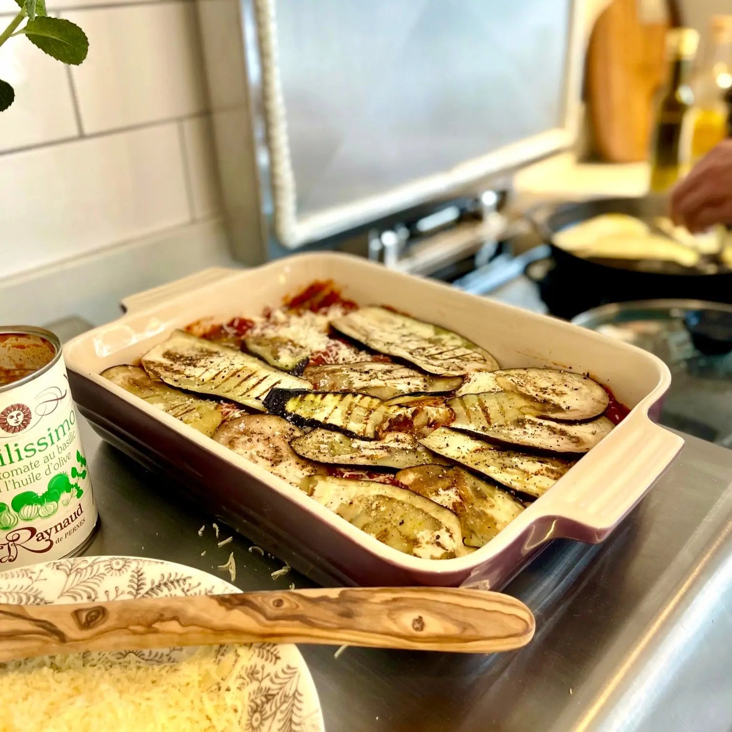 Aubergine gratin in tomato sauce