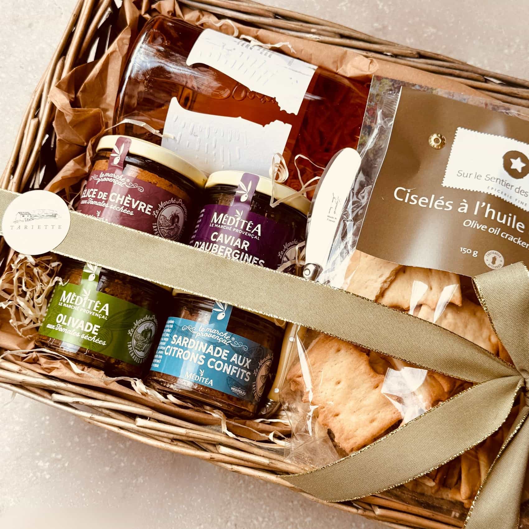 The Tariette apéro box brings together our favourite Provençal spreads and terrines, crisp sourdough crackers, and a bottle of wine from the South of France.