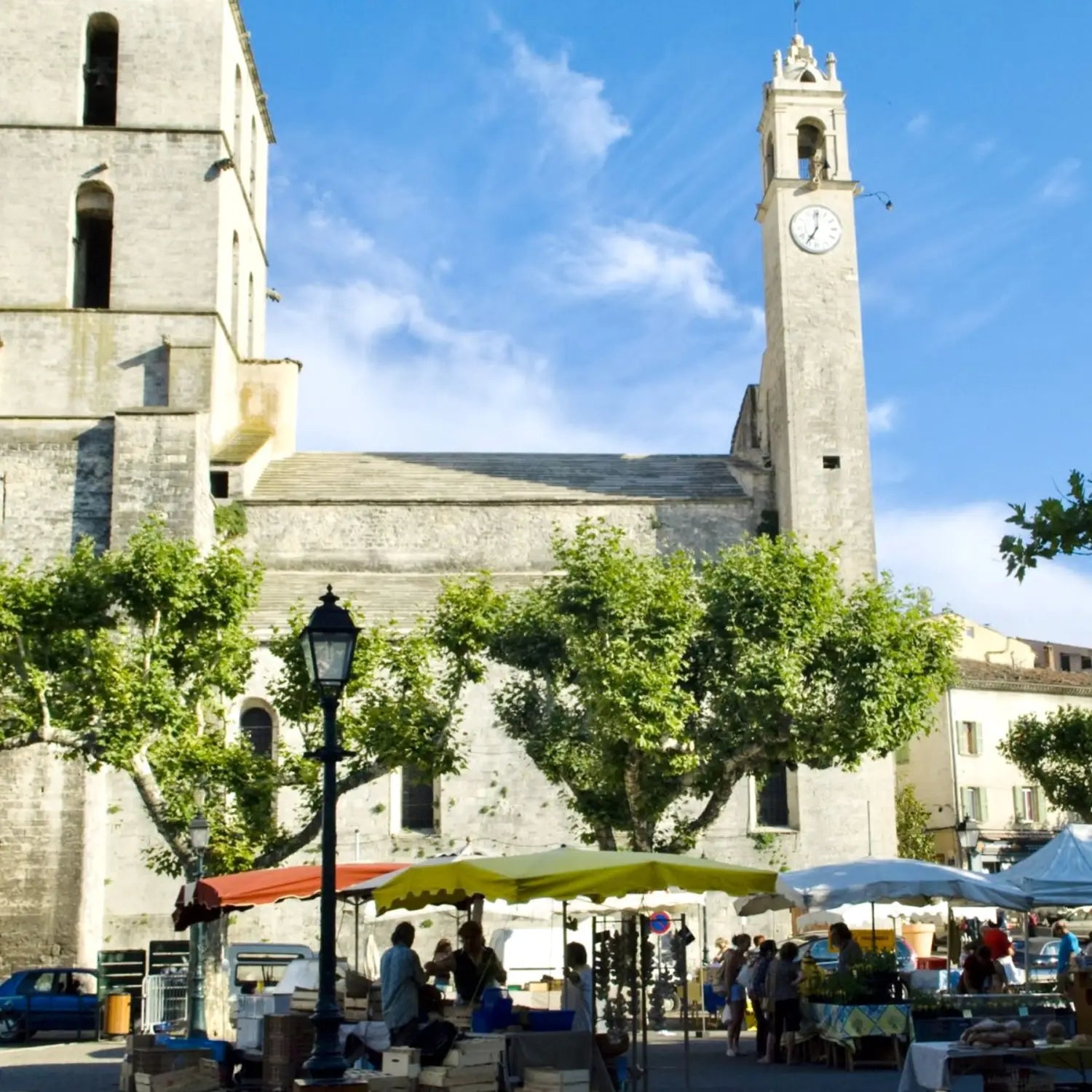 Place du Bourget in Forcalquier and view of the concathedral