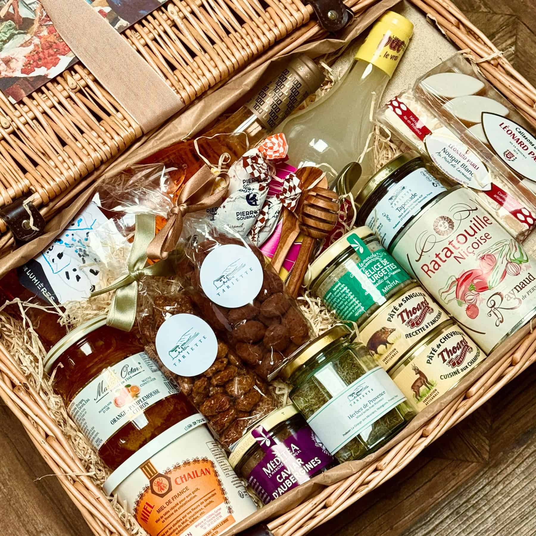 Hamper Paulette is a luxurious French gift box of sweet and savoury delights, wine, lemon cordial, and Provençal kitchen accessories.