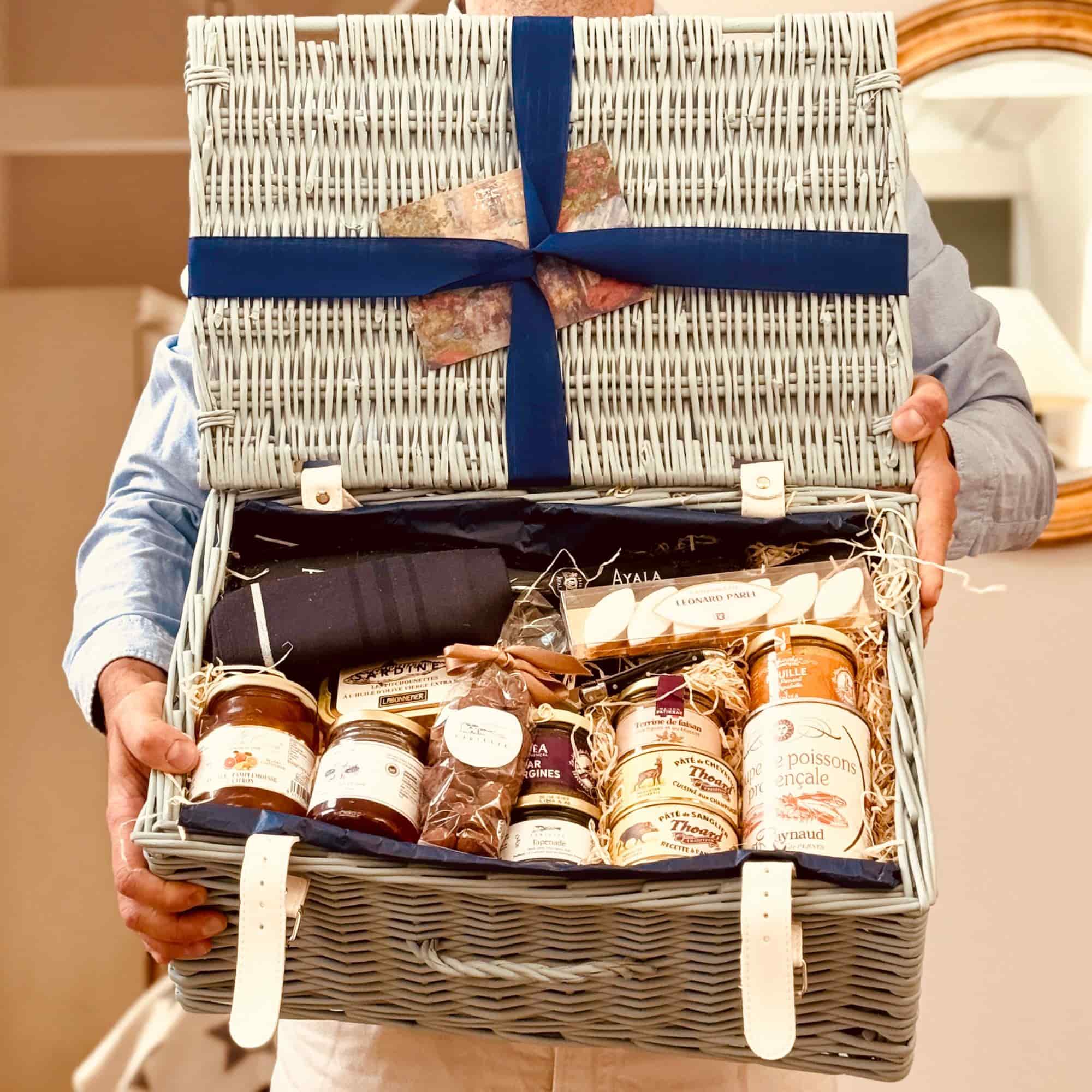 Hamper Saturnin is full of flavour and charm, featuring bold French savoury dishes, premium wines, and sweet touches to please everyone.