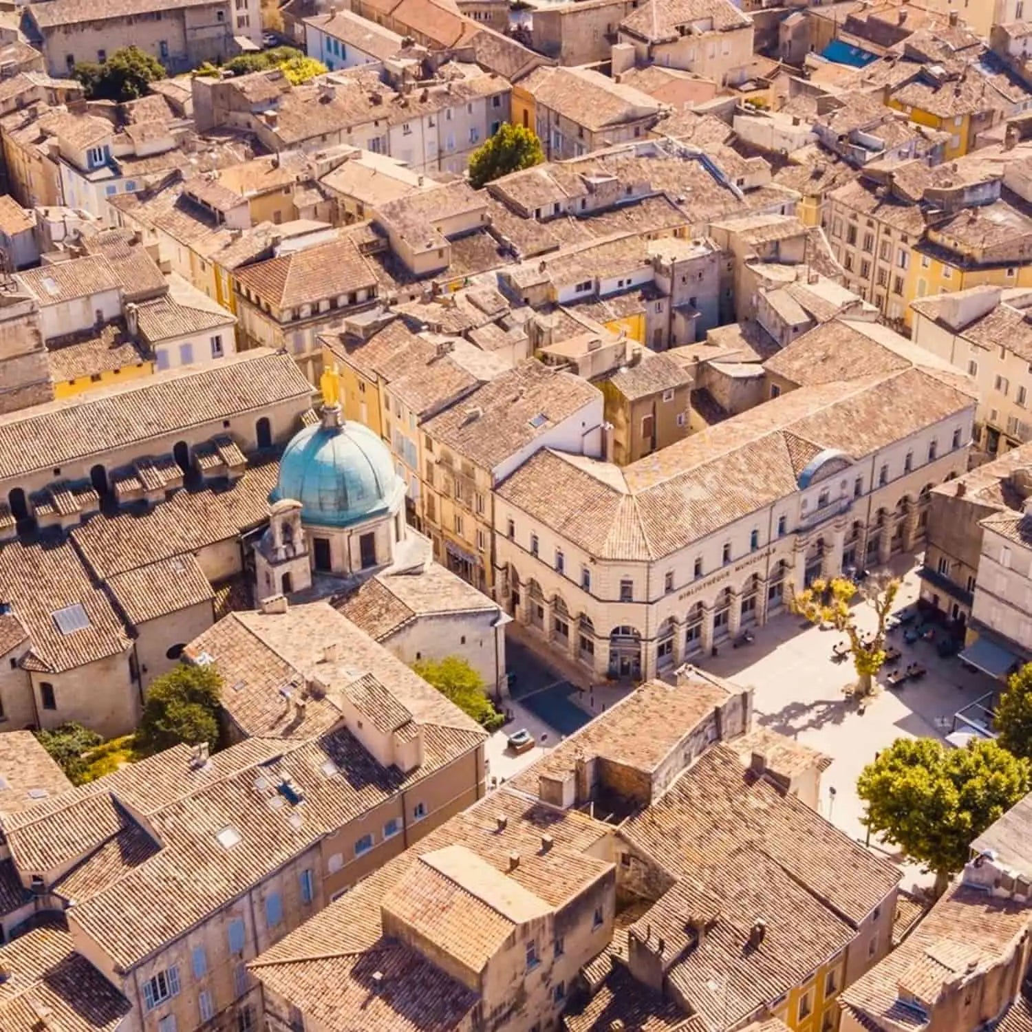 View of Apt and the cathedral