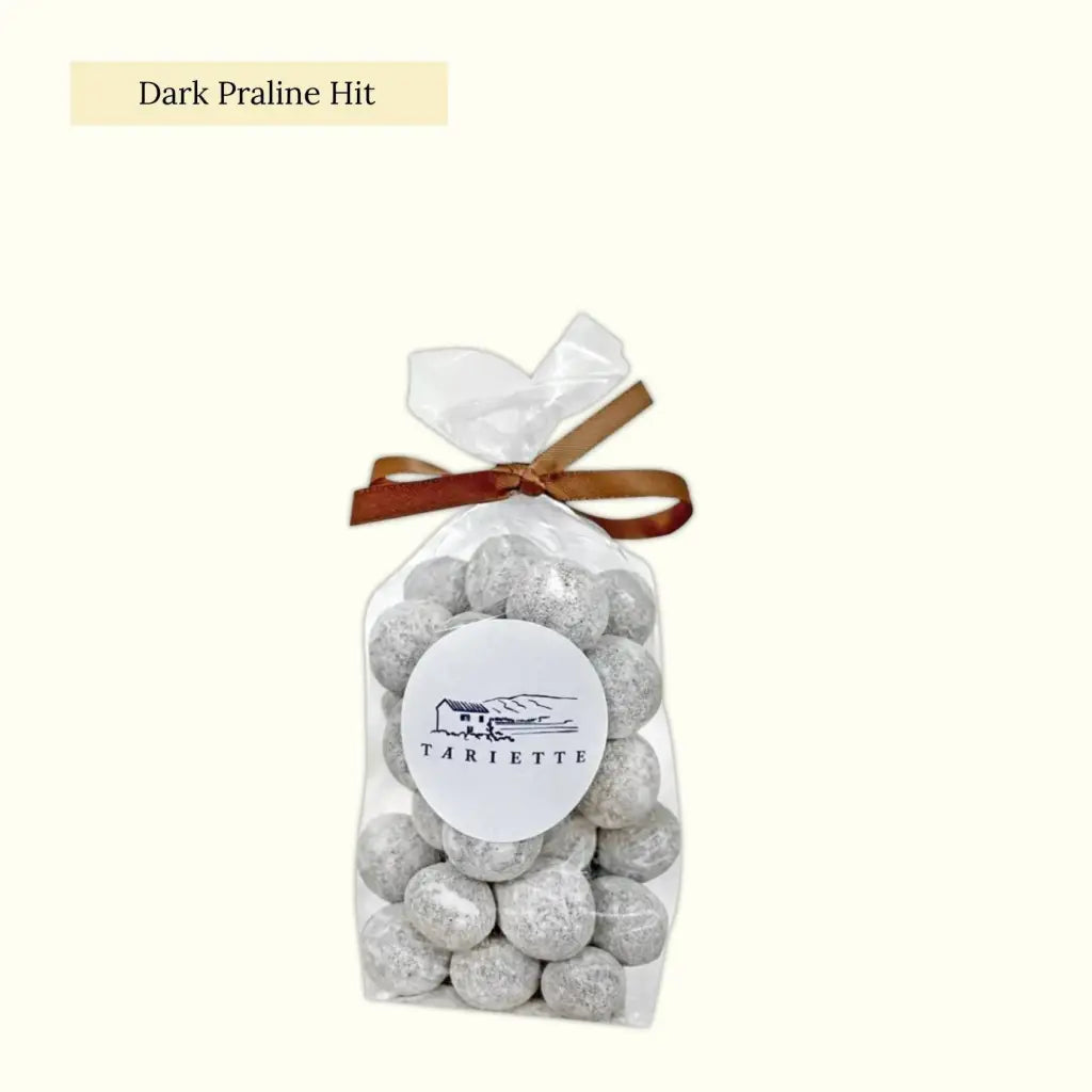 Roasted hazelnuts scented with Bourbon vanilla, coated in milk chocolate and dusted with natural sweetener.