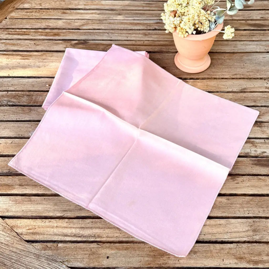 Found in August 2025 at a brocante in Céreste, these napkins carry the elegance of French table settings from a few decades ago. Their delicate pink shade adds a warm, joyful touch to any table, perfect for summer lunches outdoors or more formal dinners.